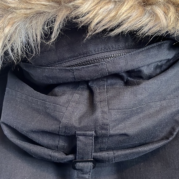 Aritzia Community Parka - Size Medium - Picture 9 of 10